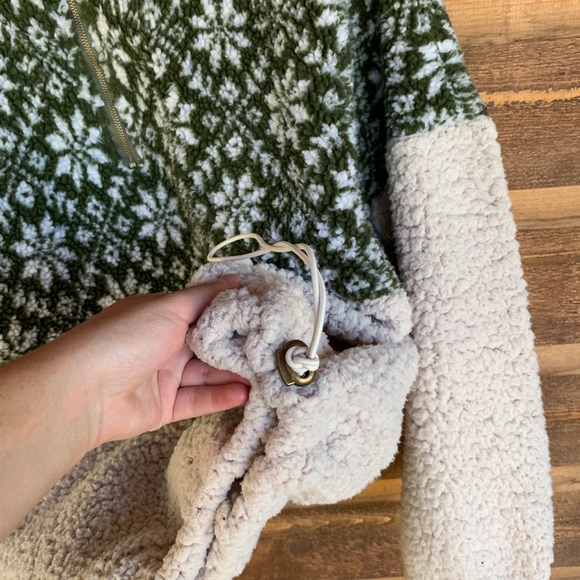 Patterned Fleece - Picture 4 of 5